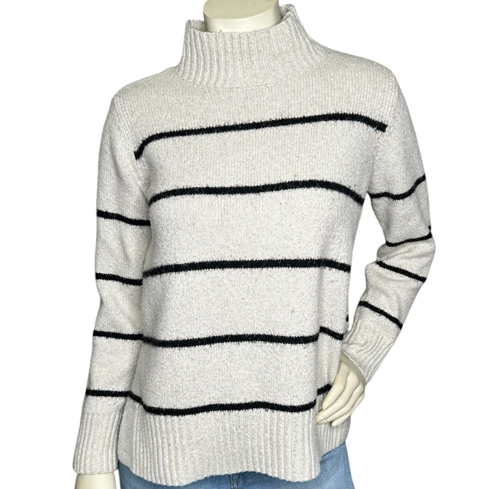 Sz M Carolyn Taylor Cream and Black Striped Turtleneck Sweater